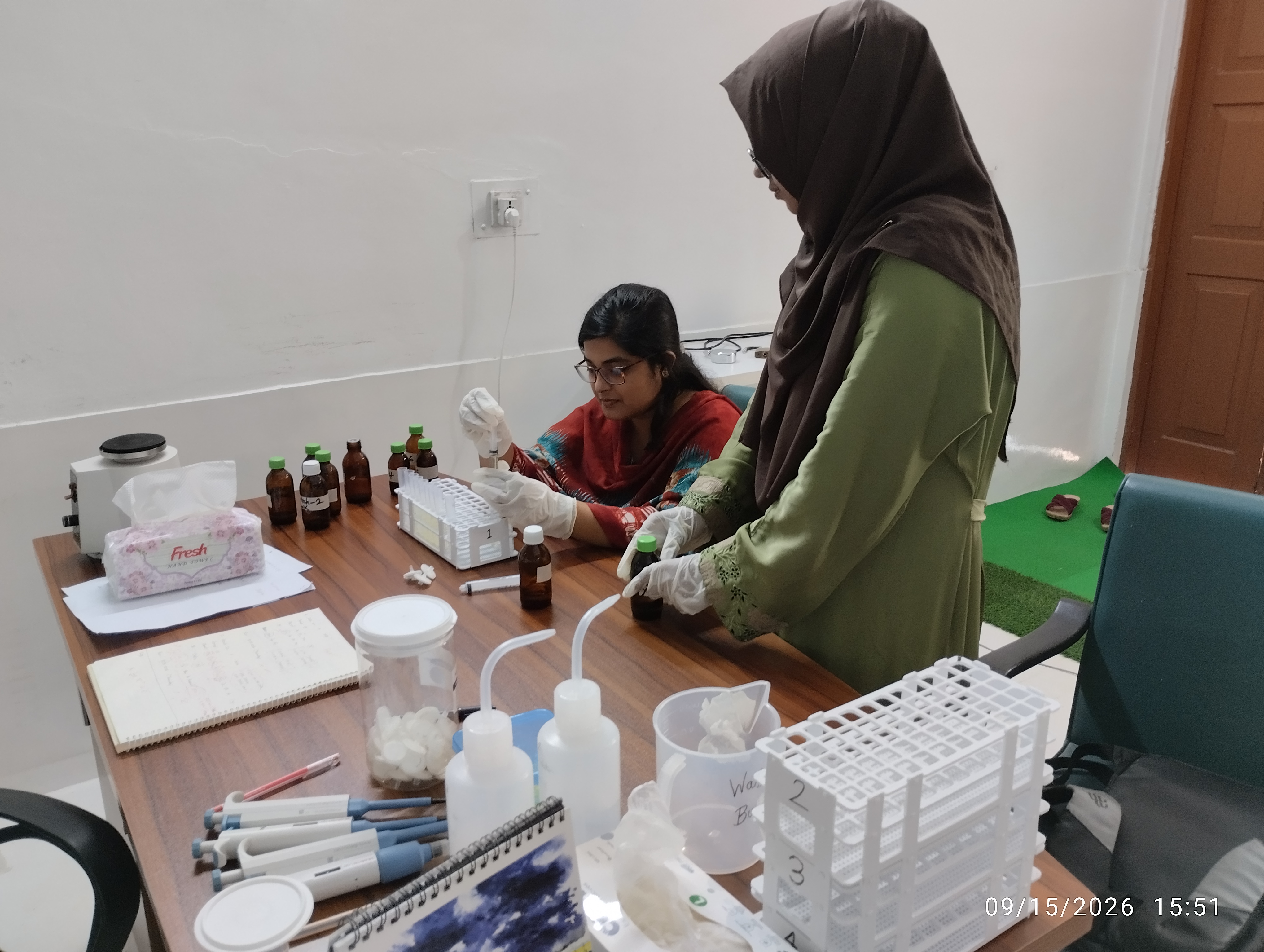 Students from the Dept. of Genetic Engineering and Biotechnology filtering samples for ICP-OES